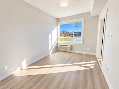 202-8423 Cedar Street - 5