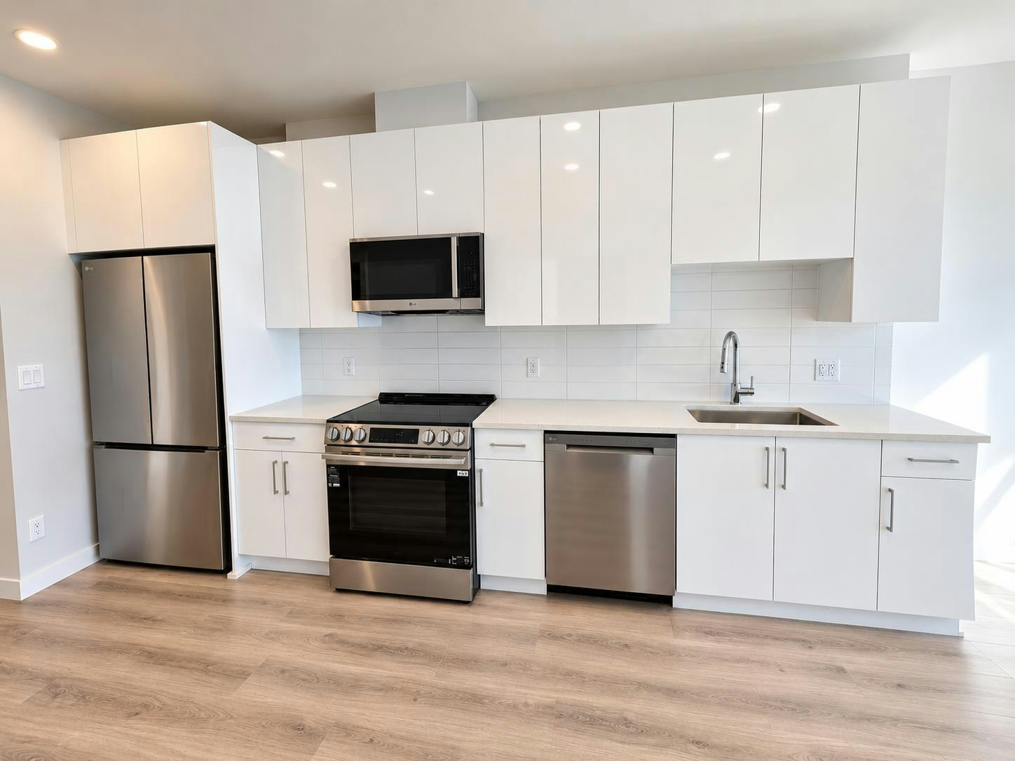 202-8423 Cedar Street - 4