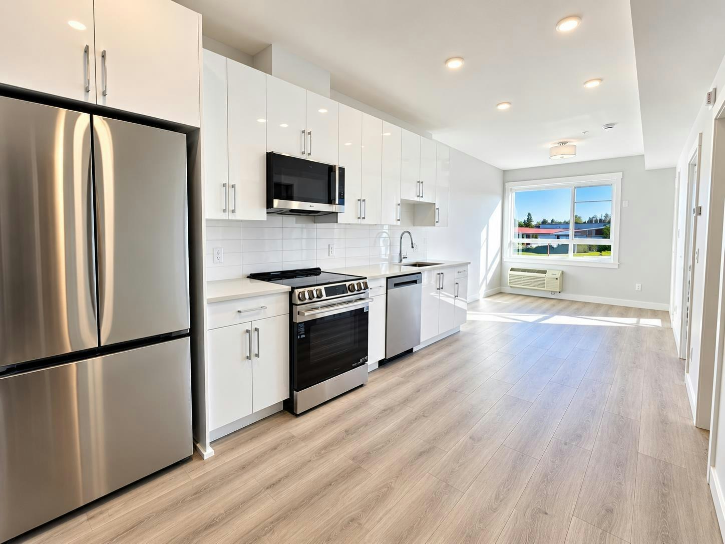 202-8423 Cedar Street - 3