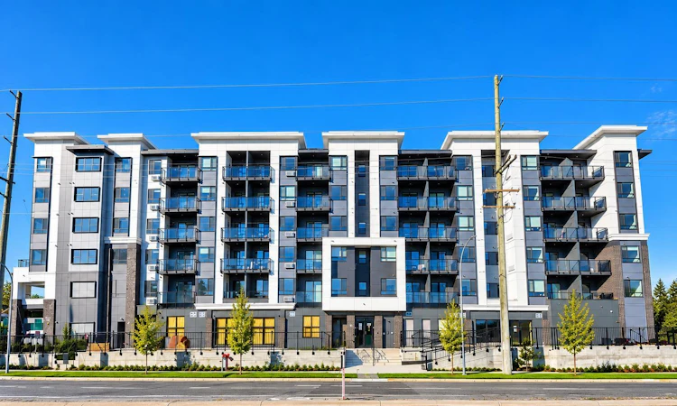 202-8423 Cedar Street