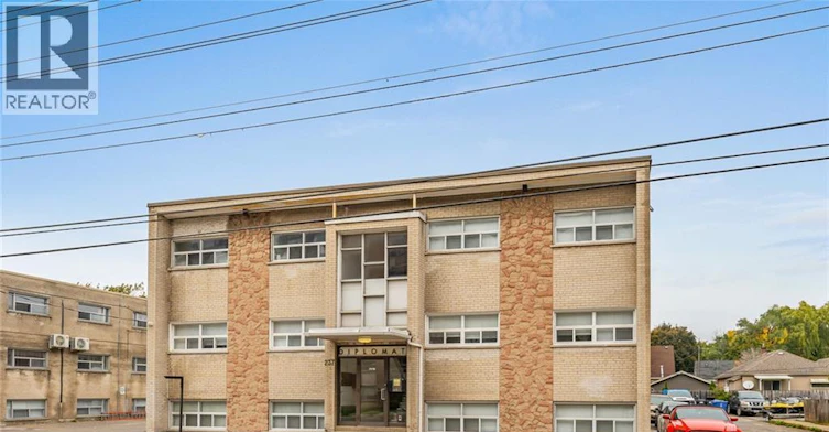 12-237 Mohawk Road E, Hamilton, ON, L9A 2H5 - 2