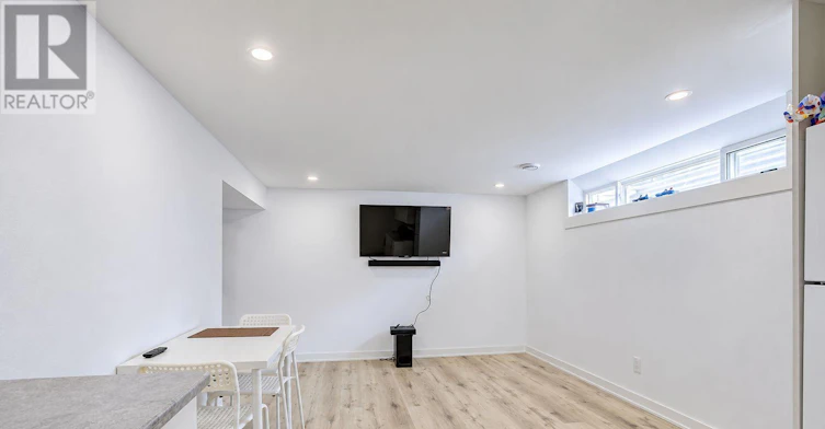 1222 Stanton Road, Ottawa, ON, K2C 3E2 - 4