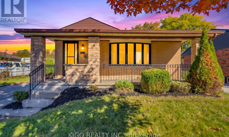 54 Tweedsmuir Avenue