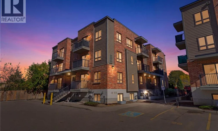 A13-361 Lancaster Street W
