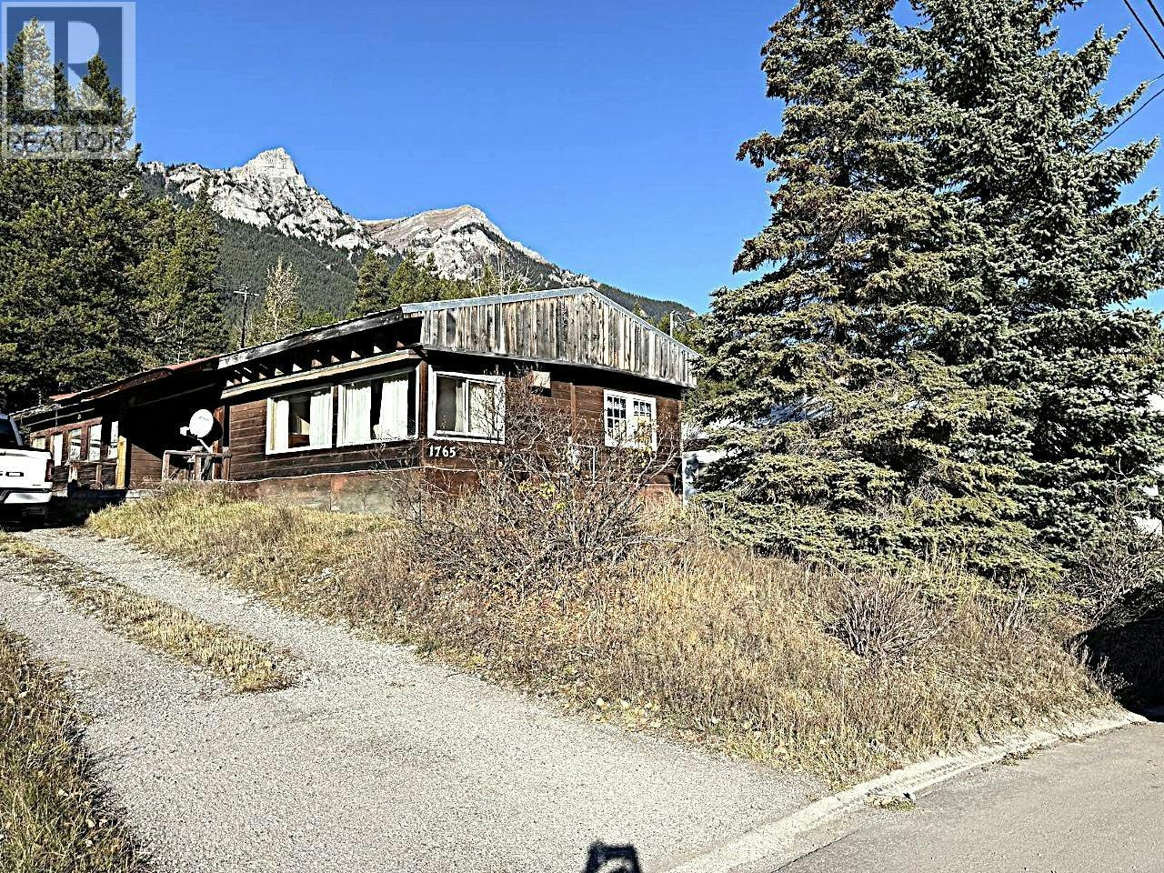 1765 Niagara Crescent, Elkford, BC, V0B 1H0