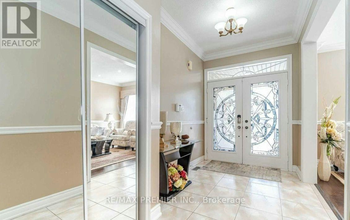 139 Haymer Drive, Vaughan, ON, L6A 2P4 - 2