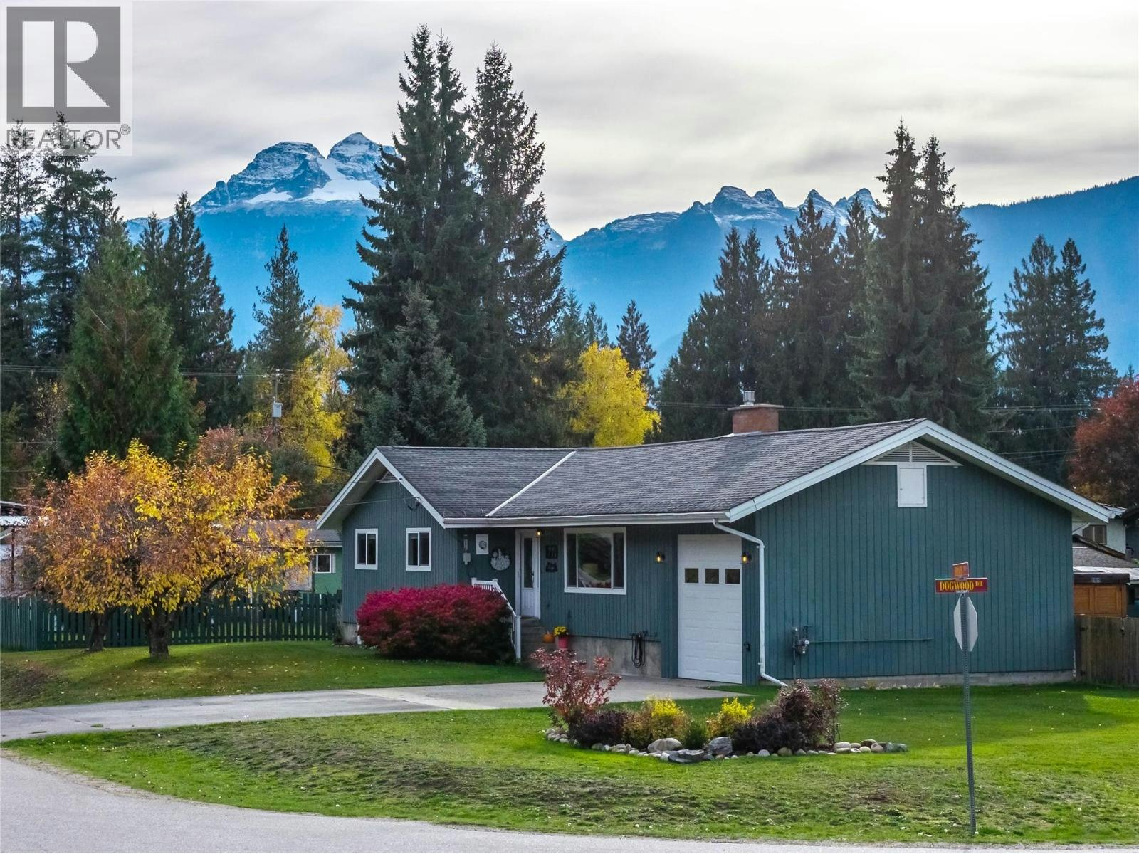 1669 Hiob Road, Revelstoke, BC, V0E 2S0