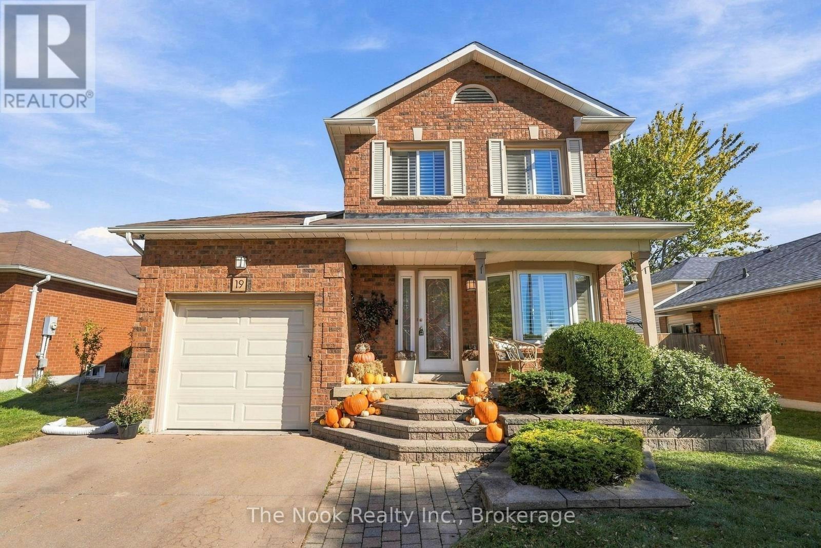 19 Sandringham Drive, Clarington, ON, L1E 1X4