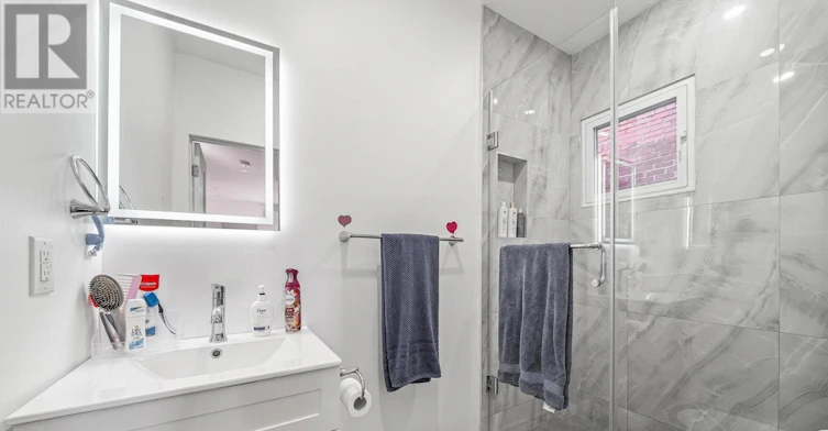 4-167 Dynevor Road, Toronto, ON, M6E 2J5 - 9