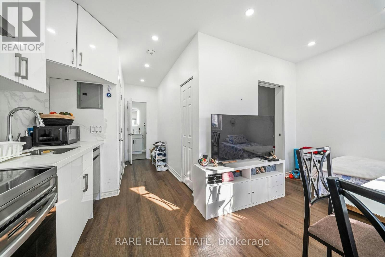 4-167 Dynevor Road, Toronto, ON, M6E 2J5 - 4