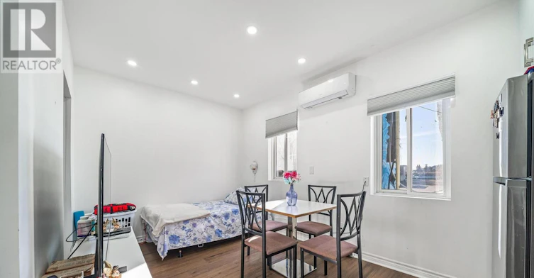 4-167 Dynevor Road, Toronto, ON, M6E 2J5 - 2