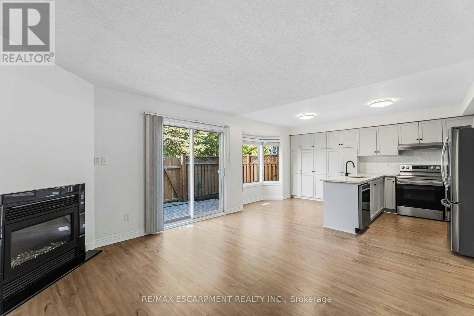 10-320 Hamilton Drive, Hamilton, ON, L9G 4W6 - 9