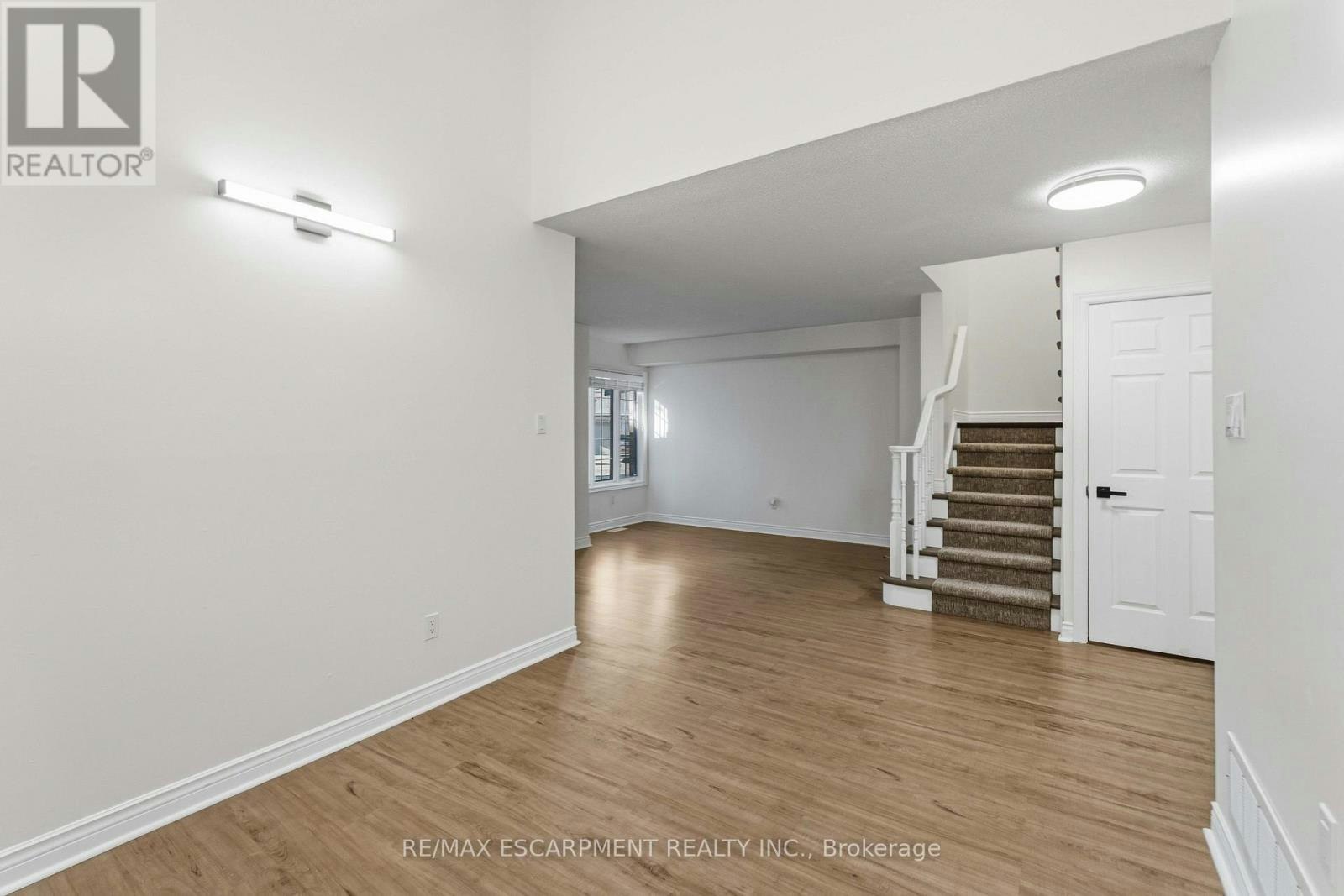 10-320 Hamilton Drive, Hamilton, ON, L9G 4W6 - 8