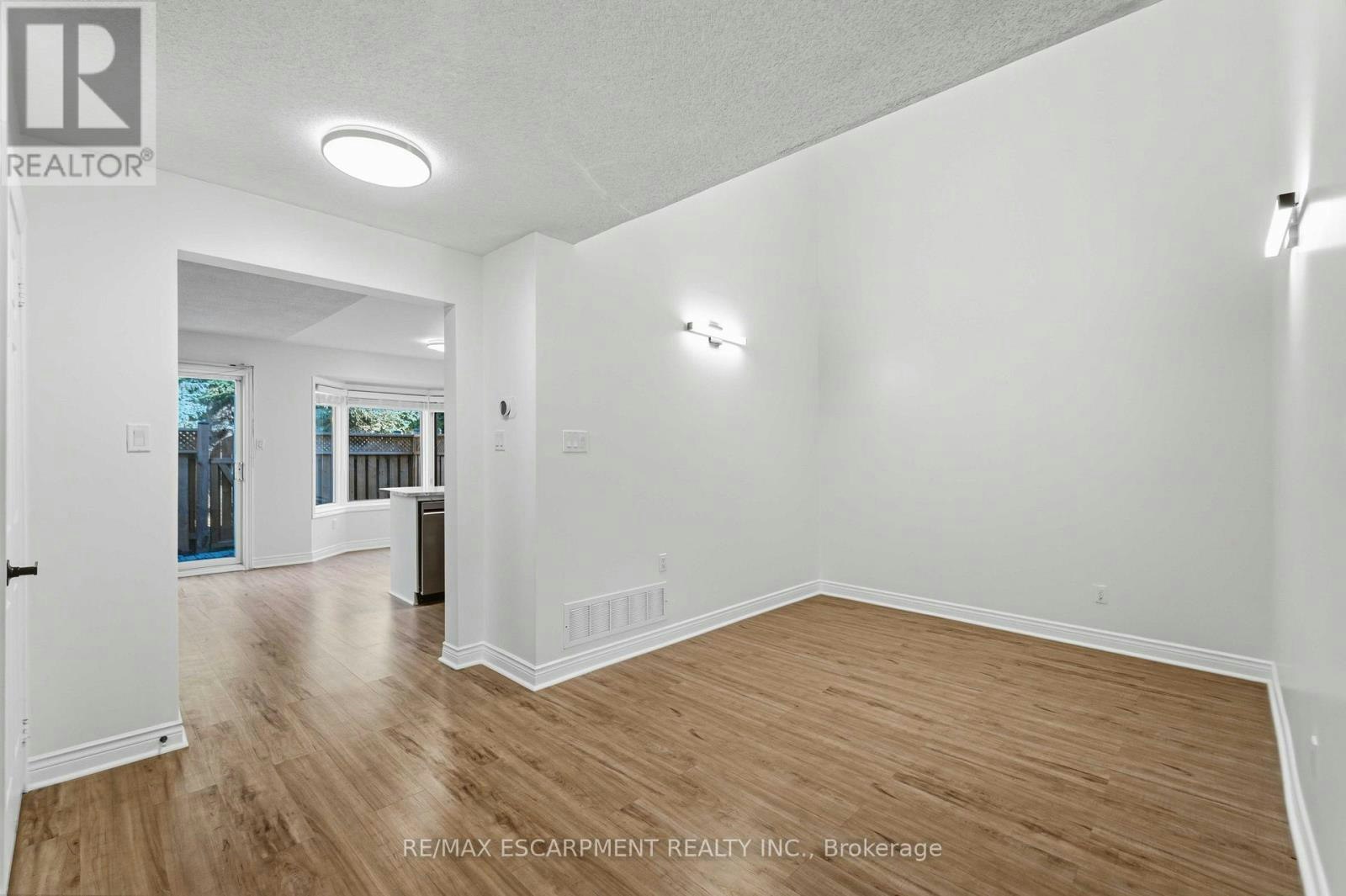 10-320 Hamilton Drive, Hamilton, ON, L9G 4W6 - 7