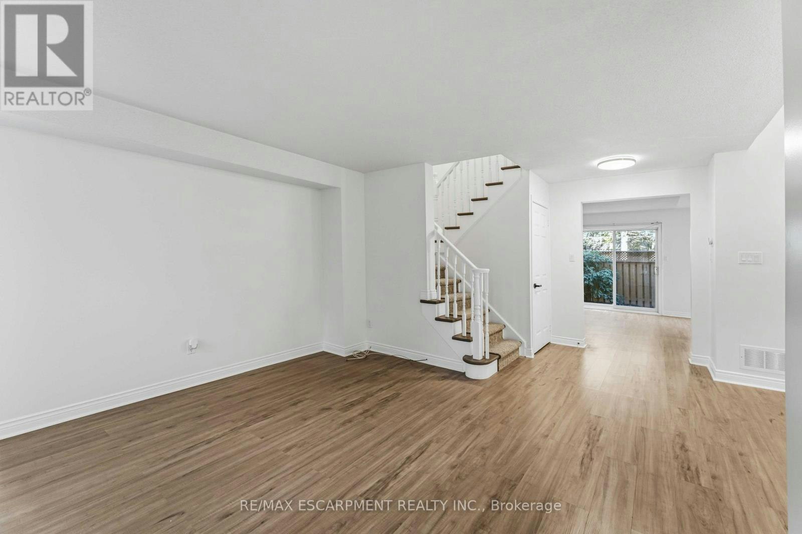 10-320 Hamilton Drive, Hamilton, ON, L9G 4W6 - 3