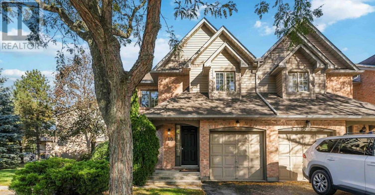 10-320 Hamilton Drive, Hamilton, ON, L9G 4W6