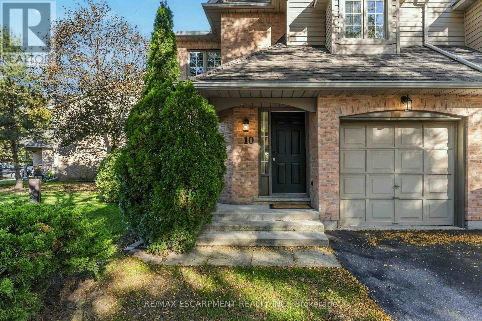 10-320 Hamilton Drive, Hamilton, ON, L9G 4W6 - 2