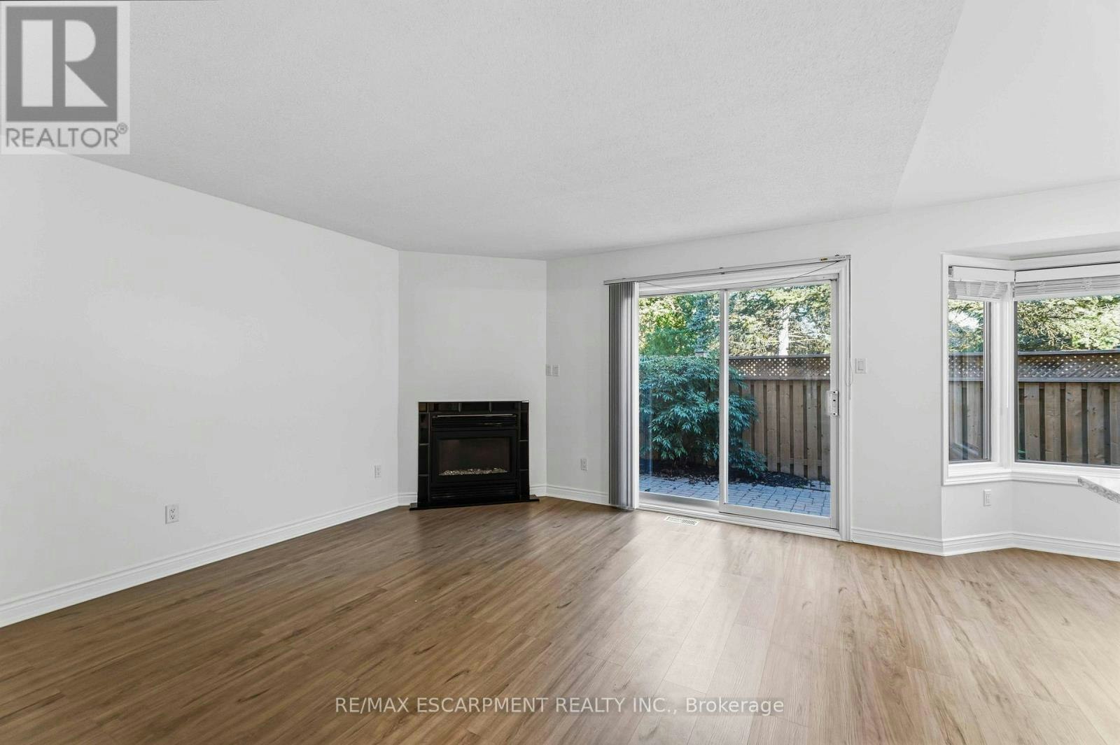 10-320 Hamilton Drive, Hamilton, ON, L9G 4W6 - 10