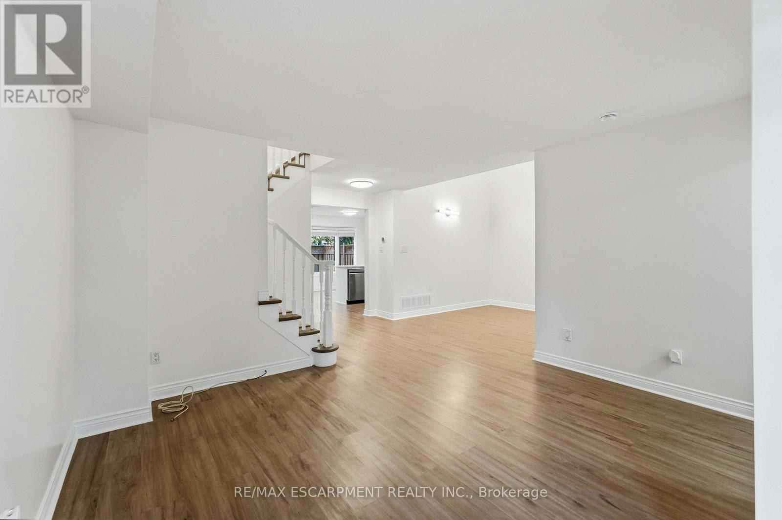 10-320 Hamilton Drive, Hamilton, ON, L9G 4W6 - 6