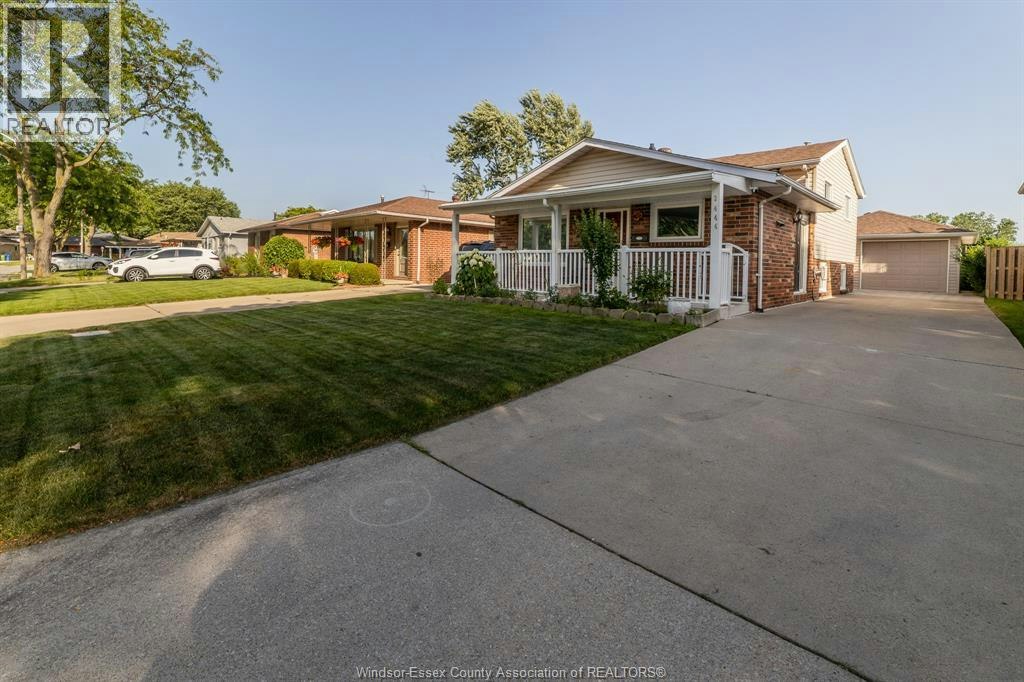 3444 Hemlock, Windsor, ON, N8R 1Z9