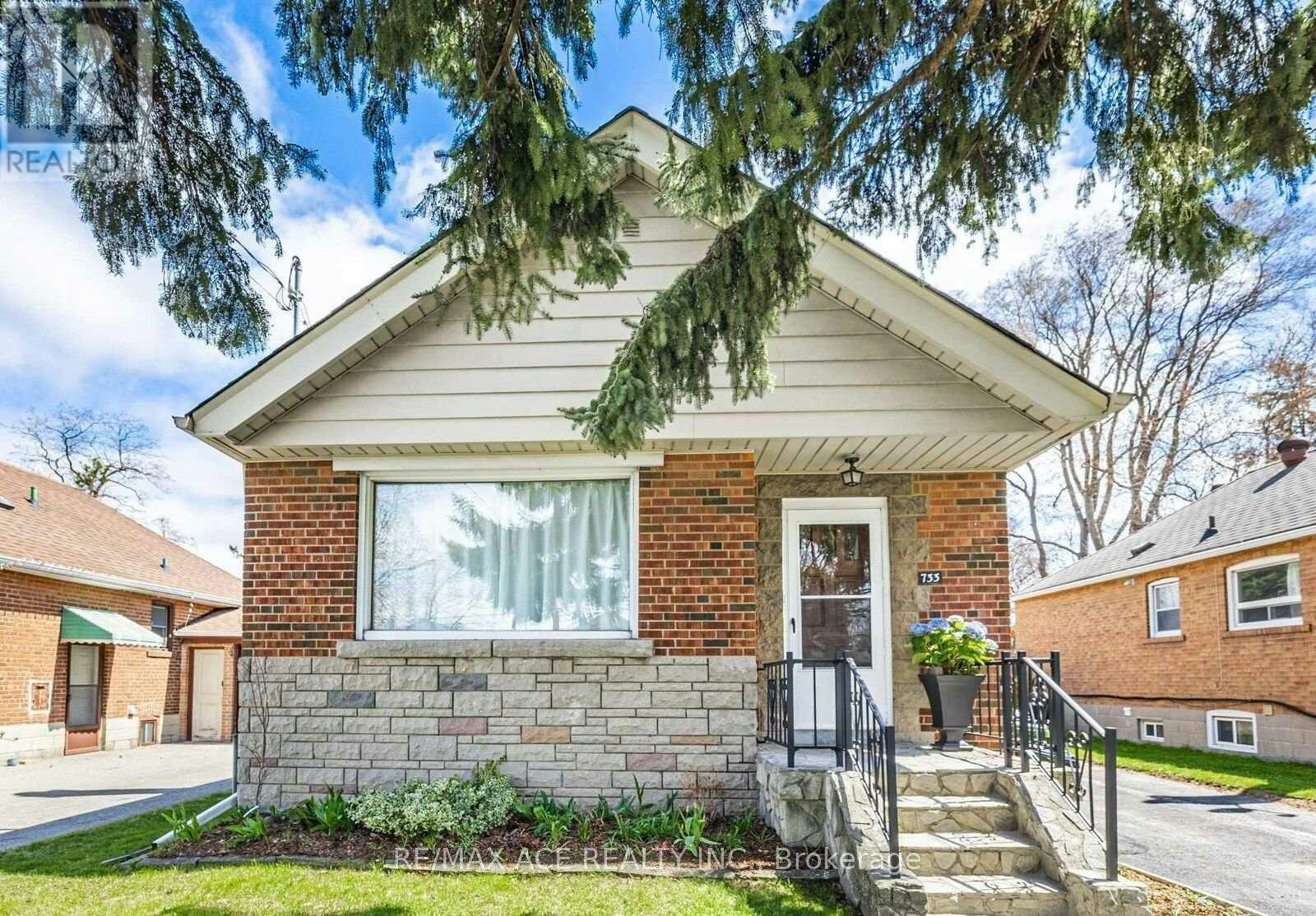733 Pharmacy Avenue, Toronto, ON, M1L 3J4
