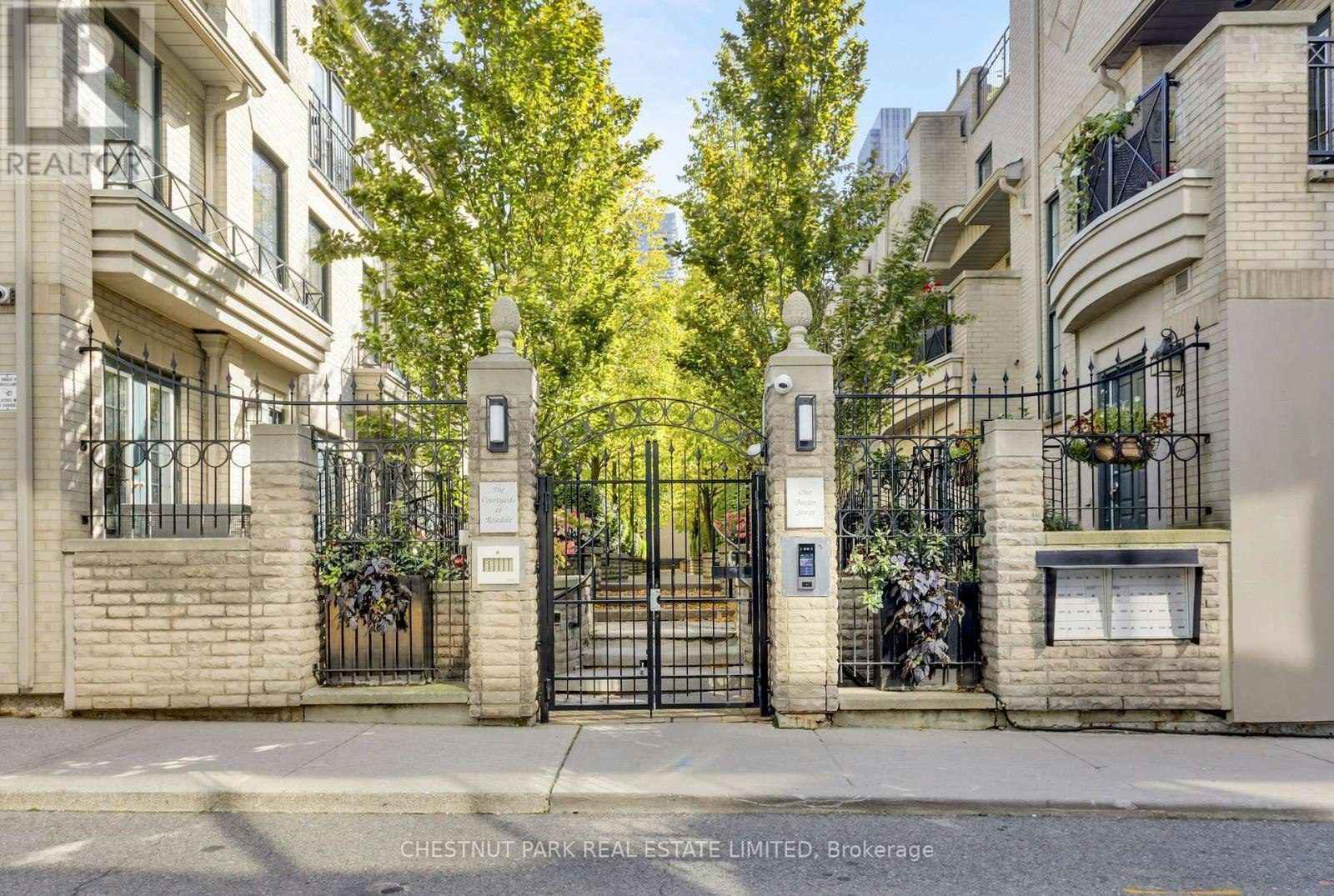 TH17-1 Baxter Street, Toronto, ON, M4W 3W1