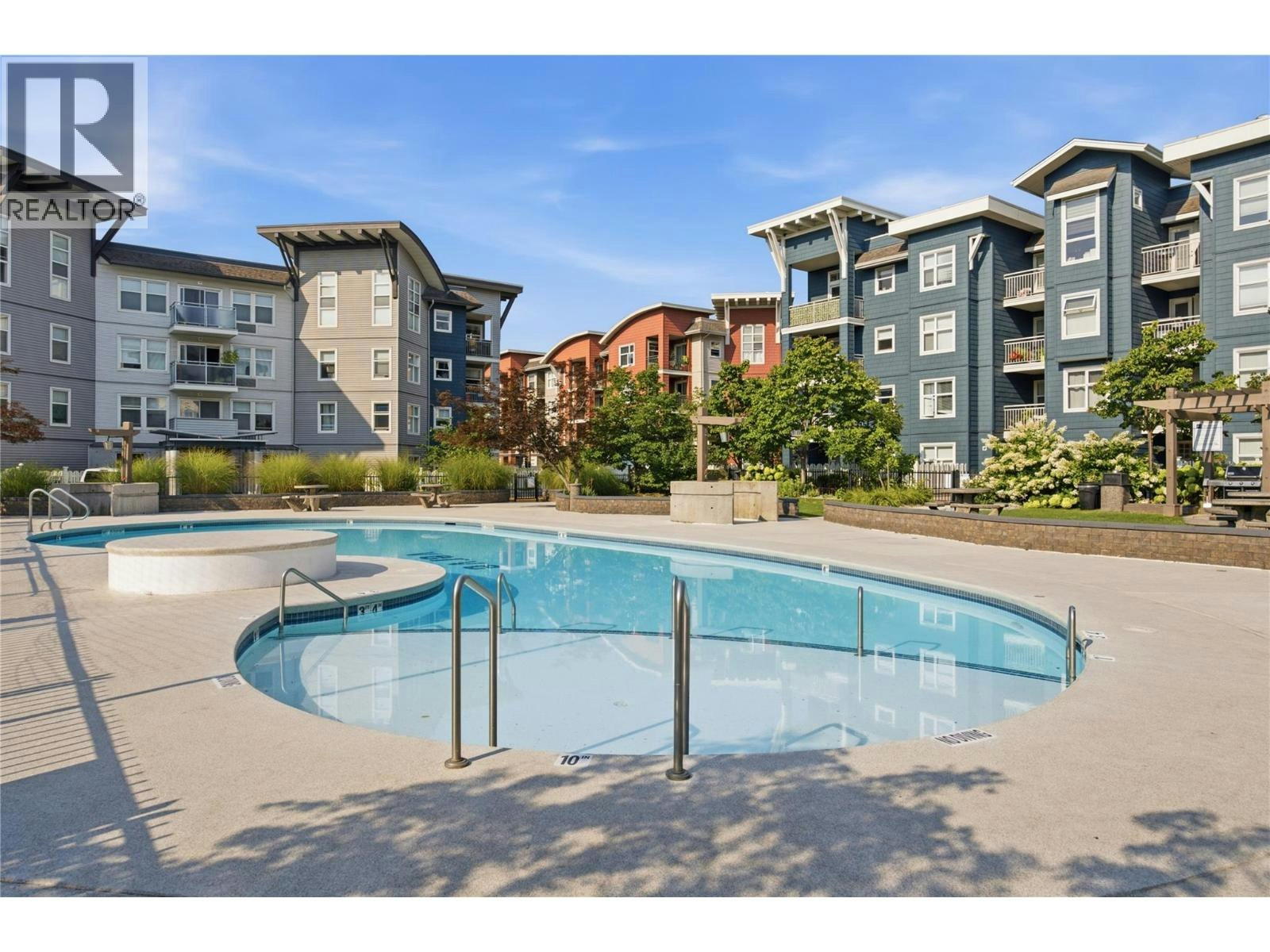 215-563 Yates Road, Kelowna, BC, V1V 2V3