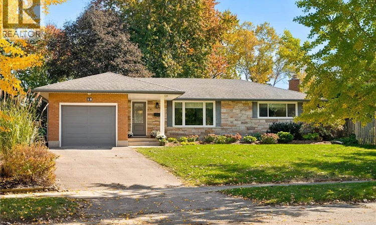 18 Evelyn Crescent