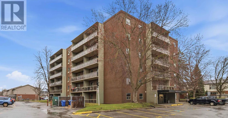 211-746 Fanshawe Park Road E, London, ON, N5X 2M5 - 2