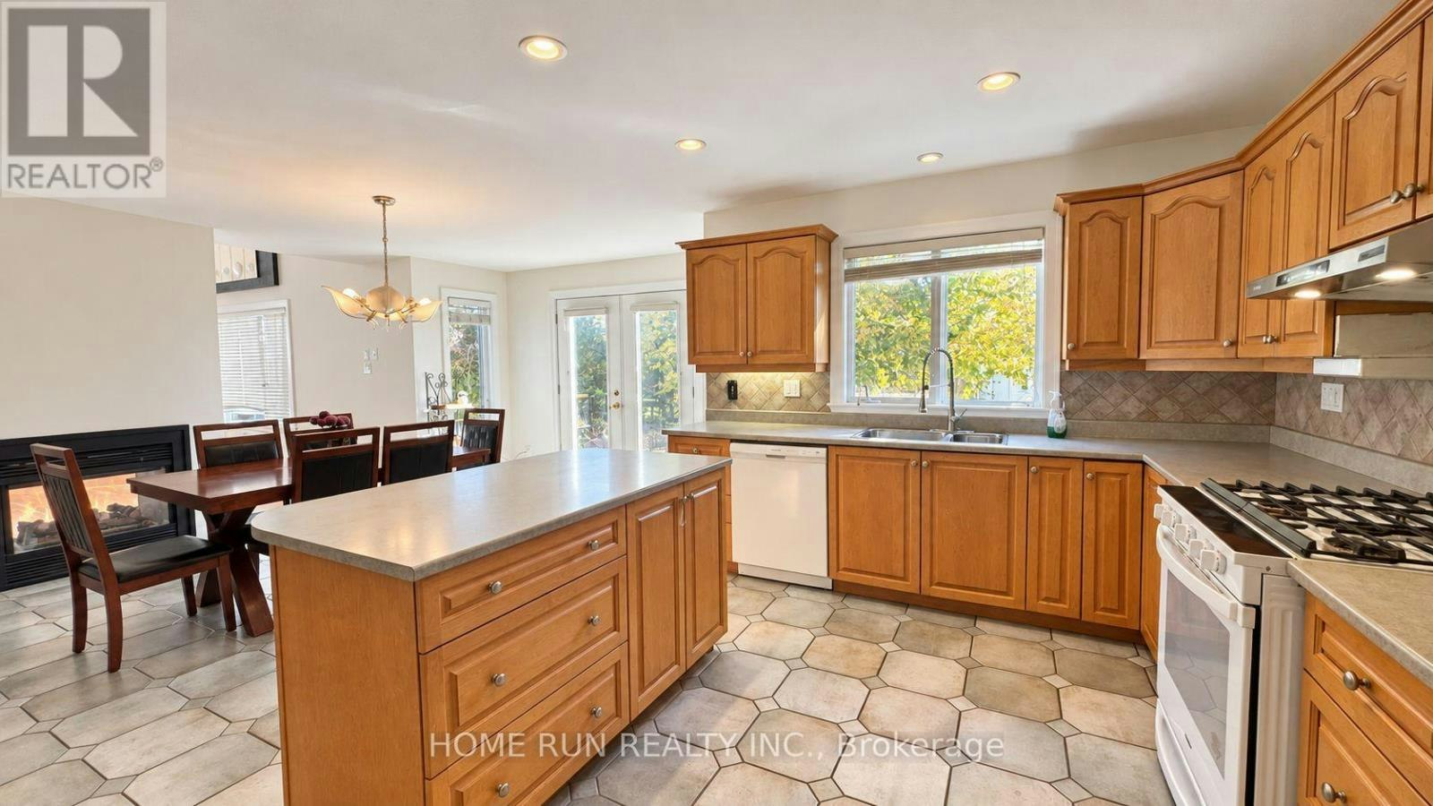 124 Ridgefield Crescent, Ottawa, ON, K2H 6T3 - 4