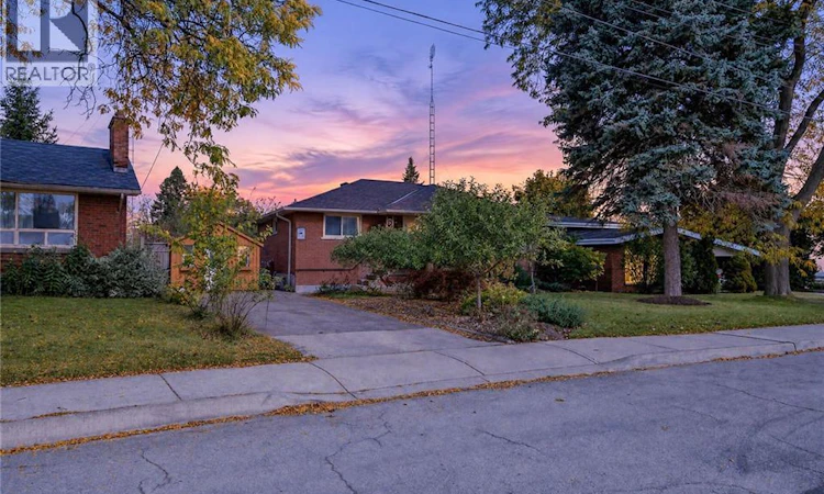 6 Sandringham Avenue
