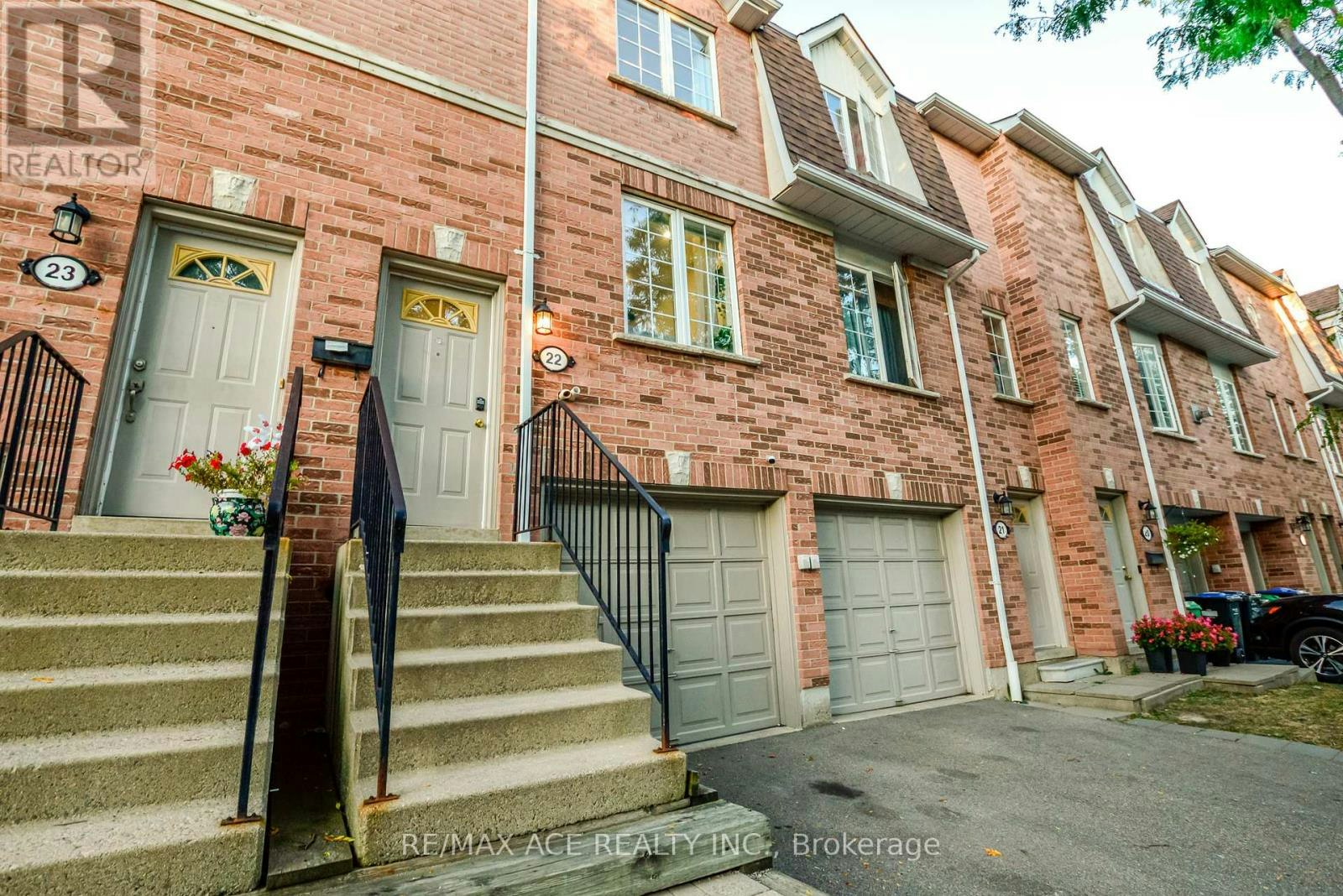 22-1525 South Parade Court, Mississauga, ON, L5M 6E9 - 3