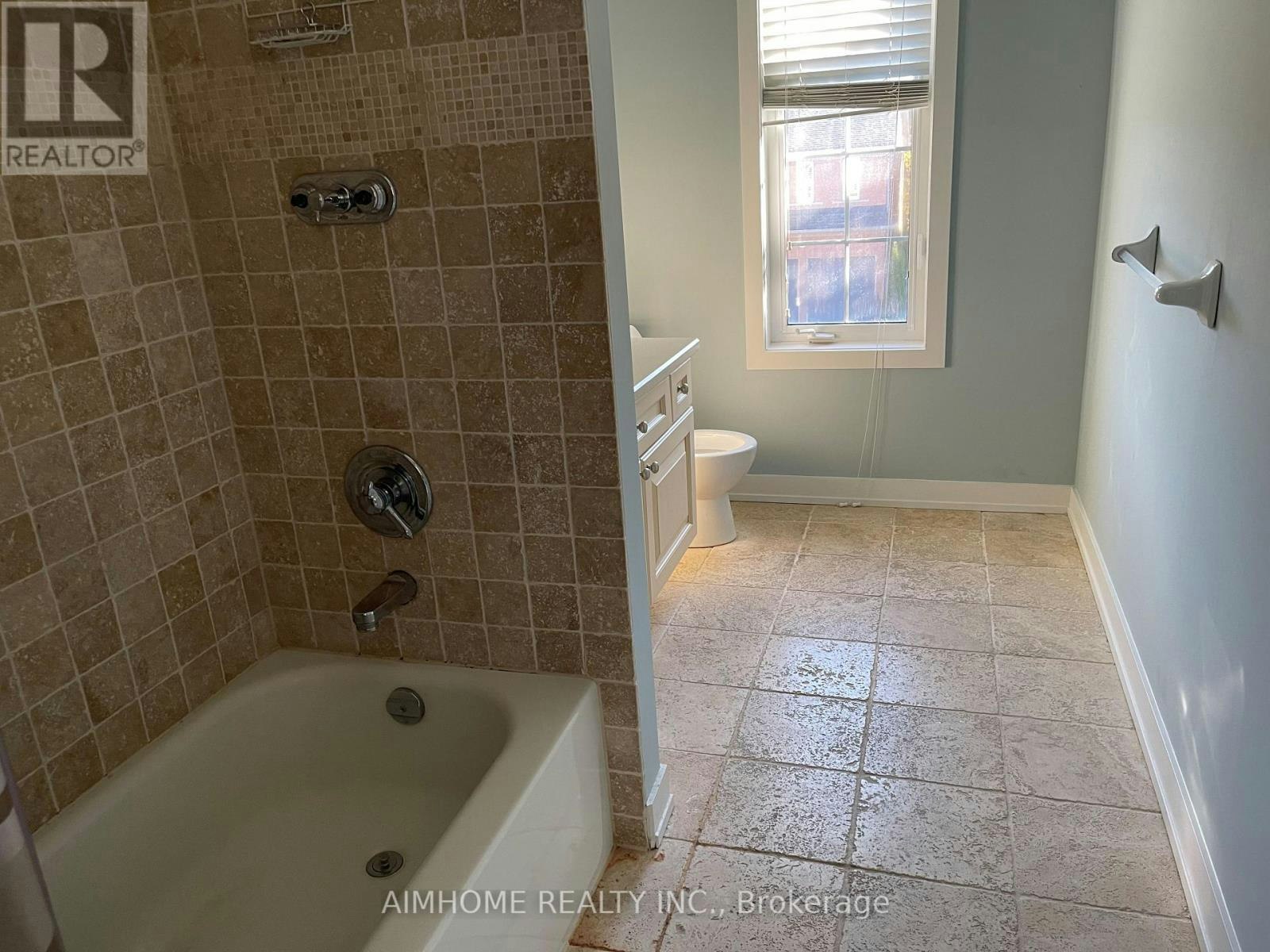 ROOM 1-16 Hearthside Avenue, Richmond Hill, ON, L4E 5E7 - 11