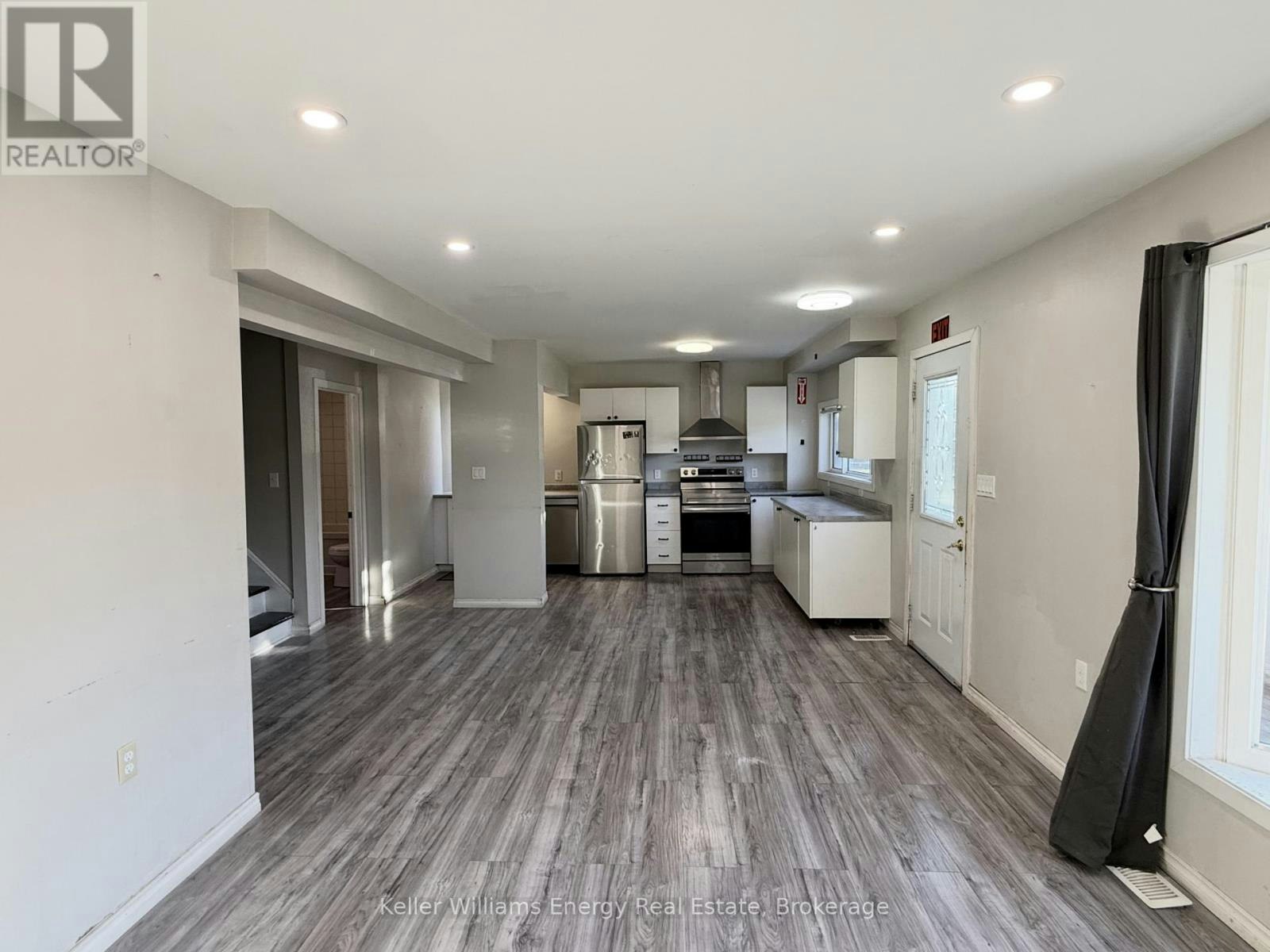 MAIN-273 Wilson Road S, Oshawa, ON, L1H 6C4 - 2