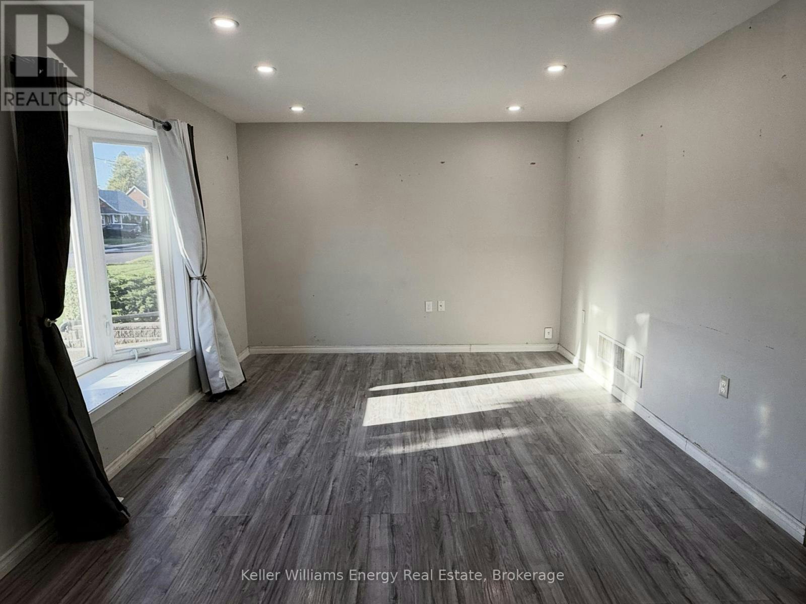 MAIN-273 Wilson Road S, Oshawa, ON, L1H 6C4 - 4