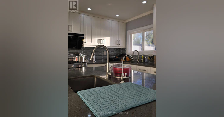 RM Primary 66a Cooks Bay Drive, Georgina, ON, L4P 1L8 - 3