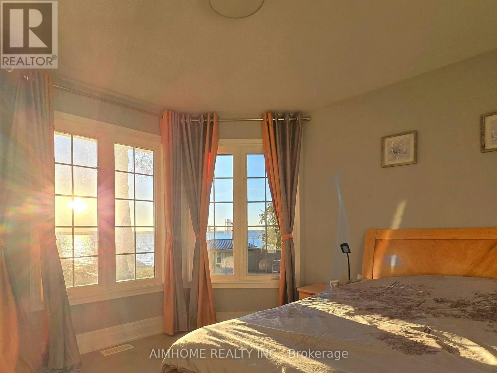 RM Primary 66a Cooks Bay Drive, Georgina, ON, L4P 1L8 - 16