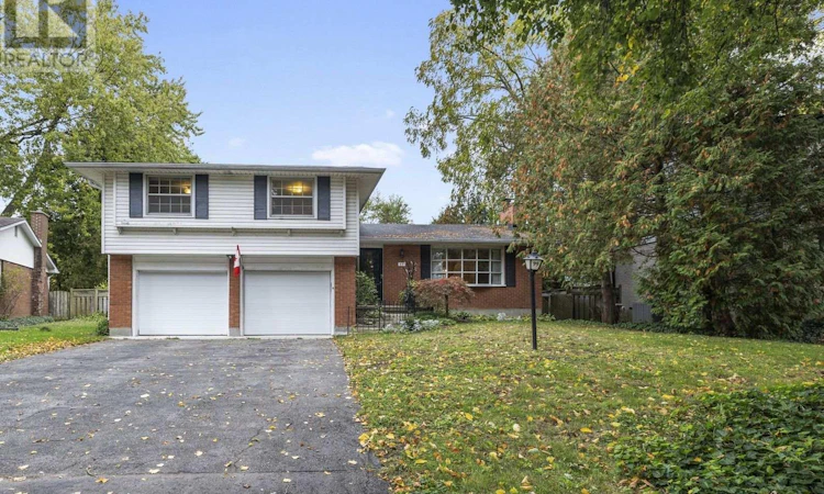 99 Runnymede Crescent