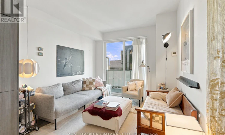 2004-101 Erskine Avenue