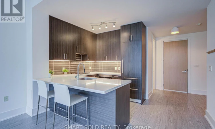 436-39 Queens Quay E