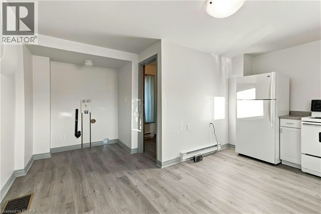 Lower-139 Grand River Avenue, Brantford, ON, N3T 4X5 - 5