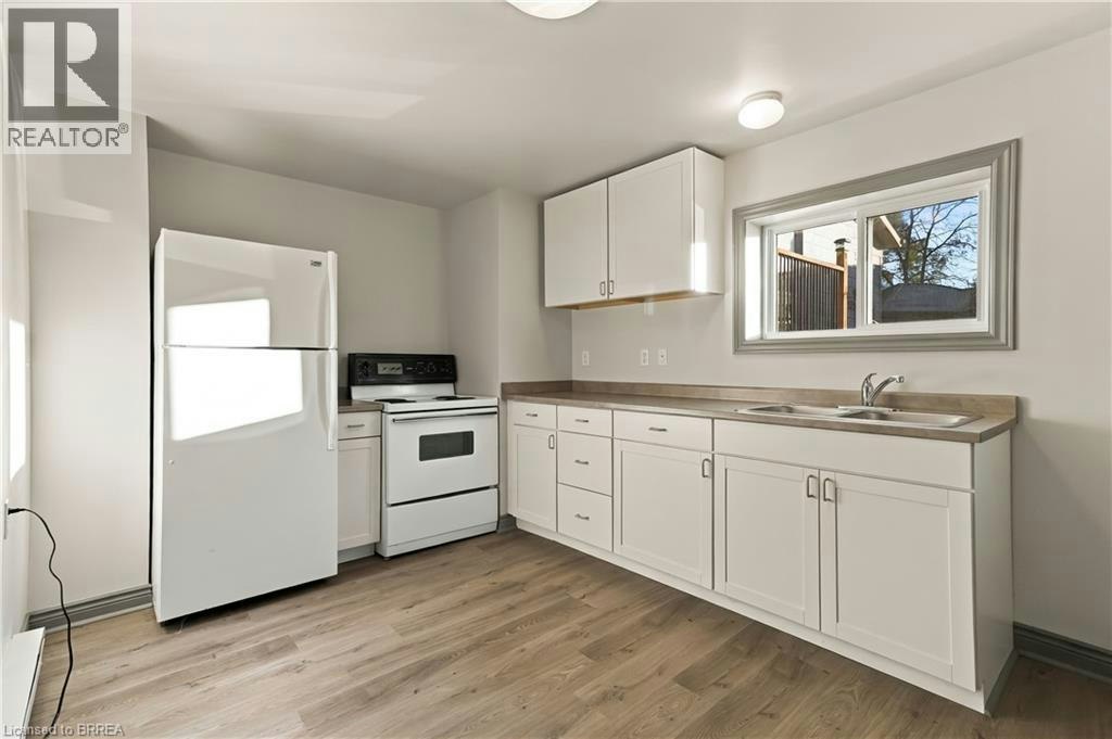 Lower-139 Grand River Avenue, Brantford, ON, N3T 4X5 - 4