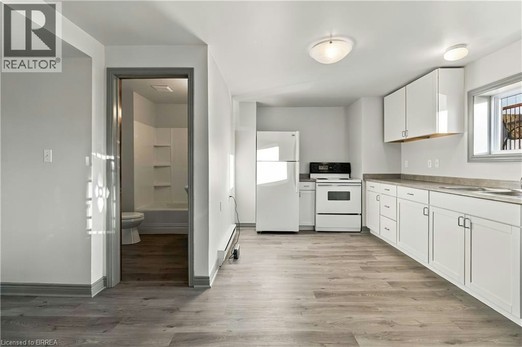 Lower-139 Grand River Avenue, Brantford, ON, N3T 4X5 - 6