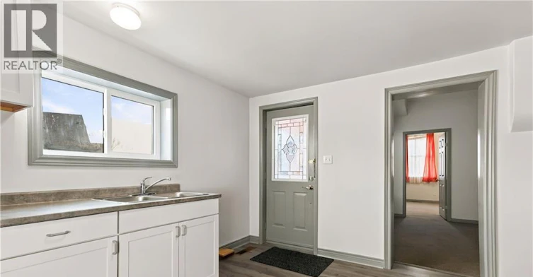 Lower-139 Grand River Avenue, Brantford, ON, N3T 4X5 - 3