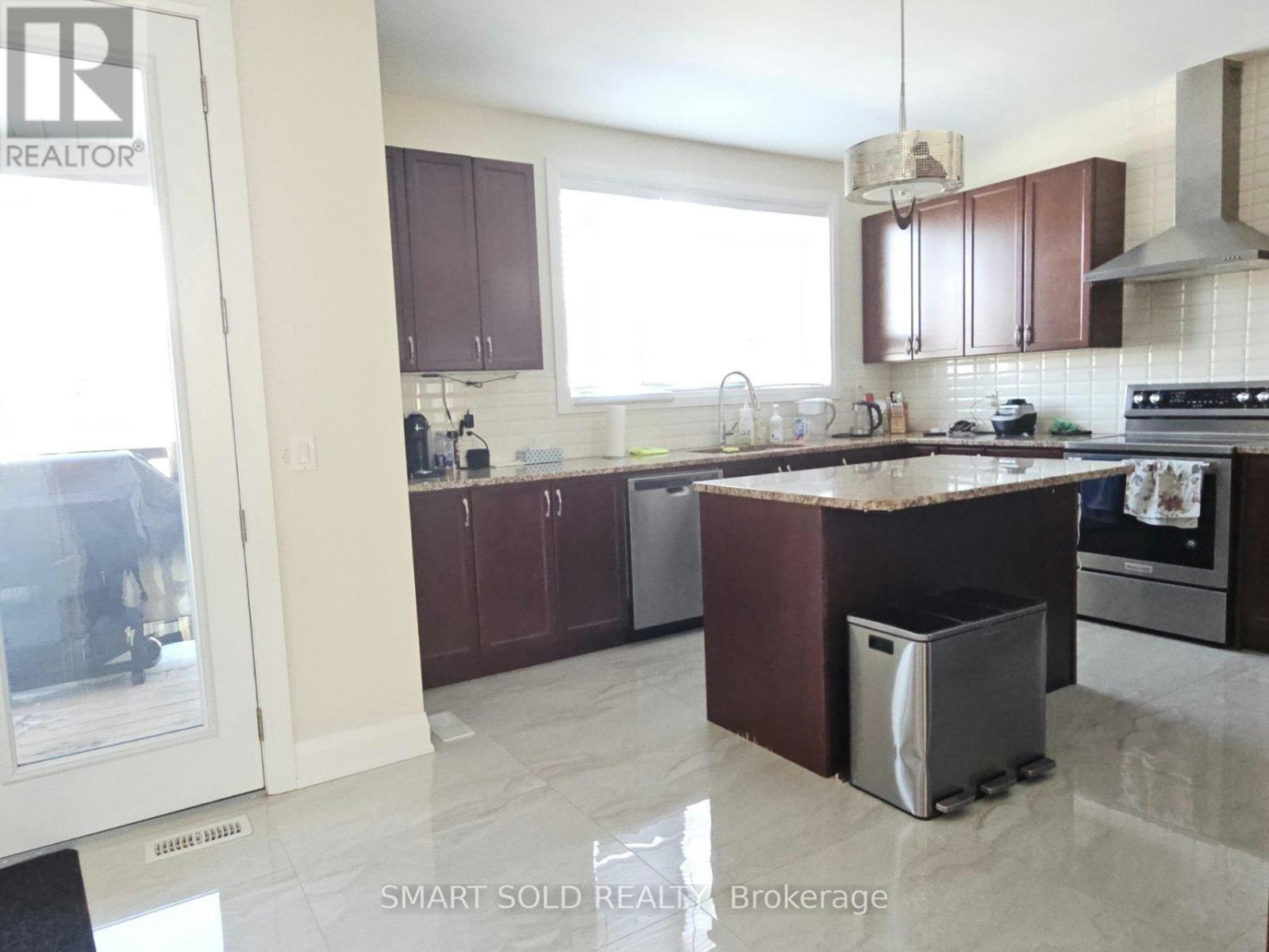 37 Sparks Street, Aurora, ON, L4G 0Z9 - 2