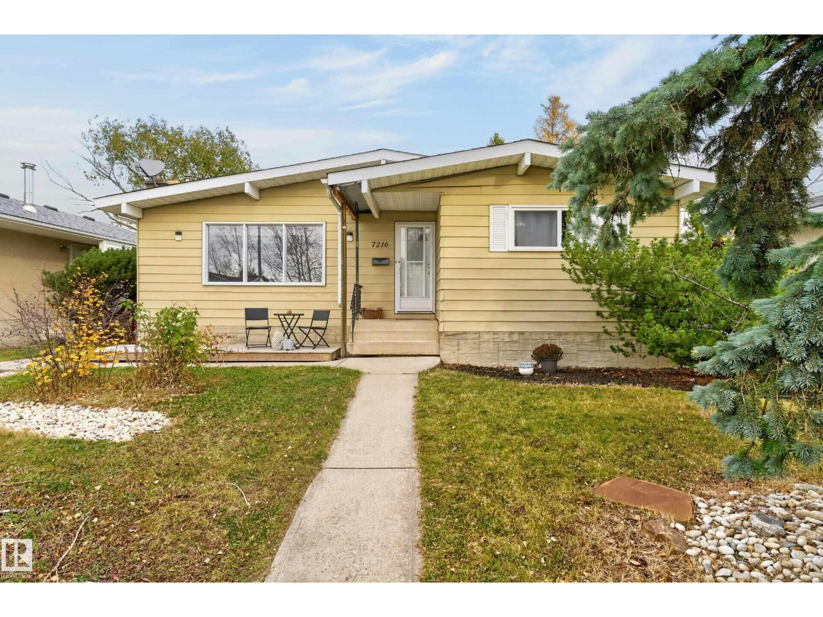 7216 44 Avenue NW NW, Edmonton, AB, T6K 0V3