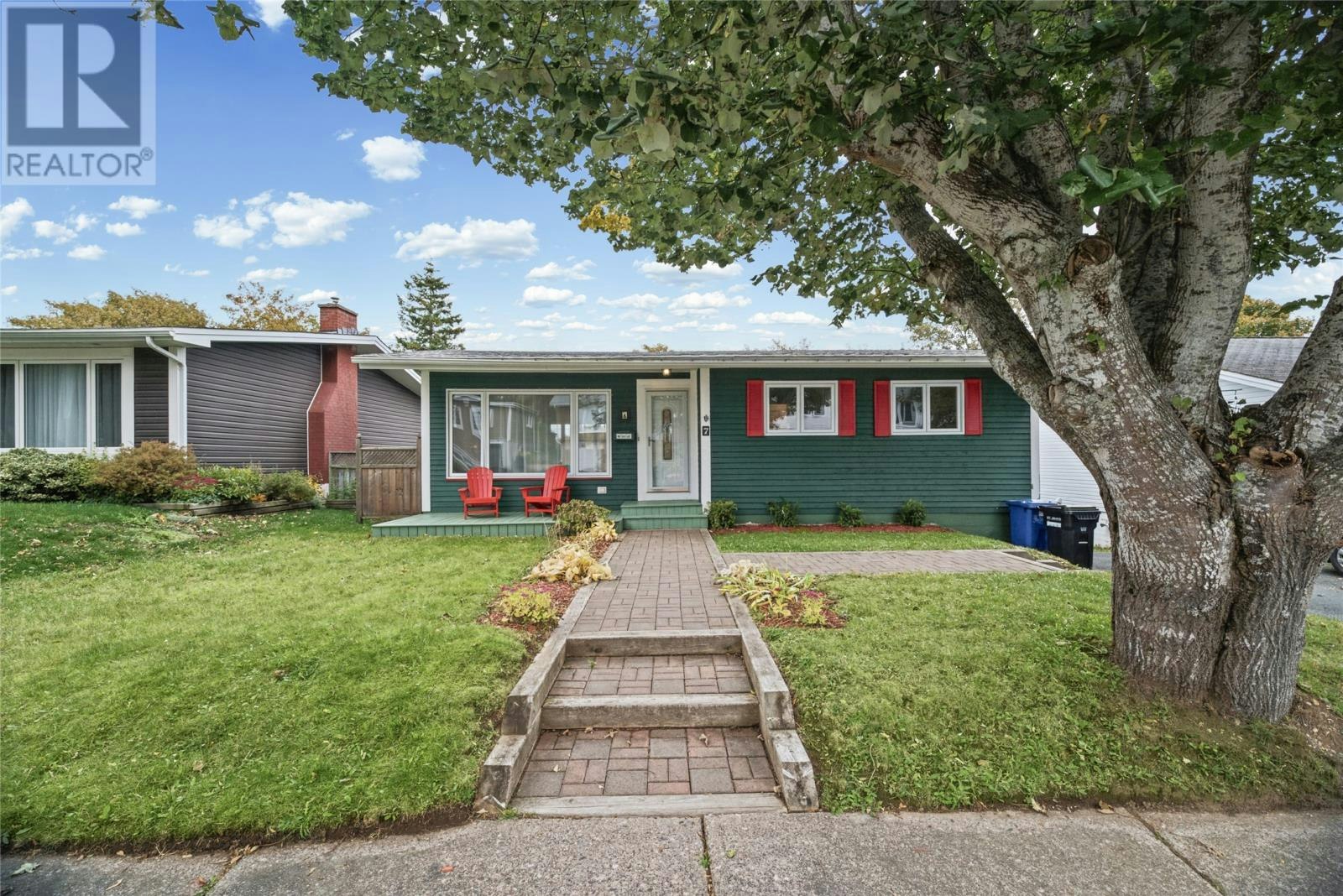 7 Macpherson Avenue, St Johns, NL, A1B 2B8
