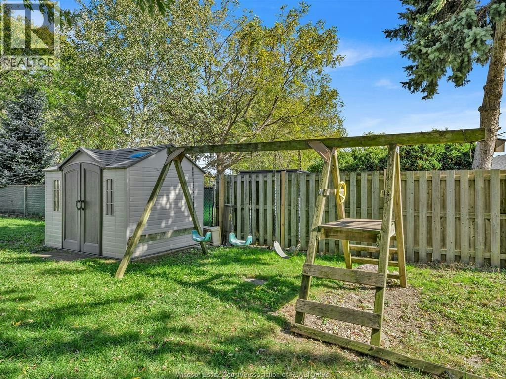9832 Lynngrove Crescent, Windsor, ON, N8R 1B9 - 39