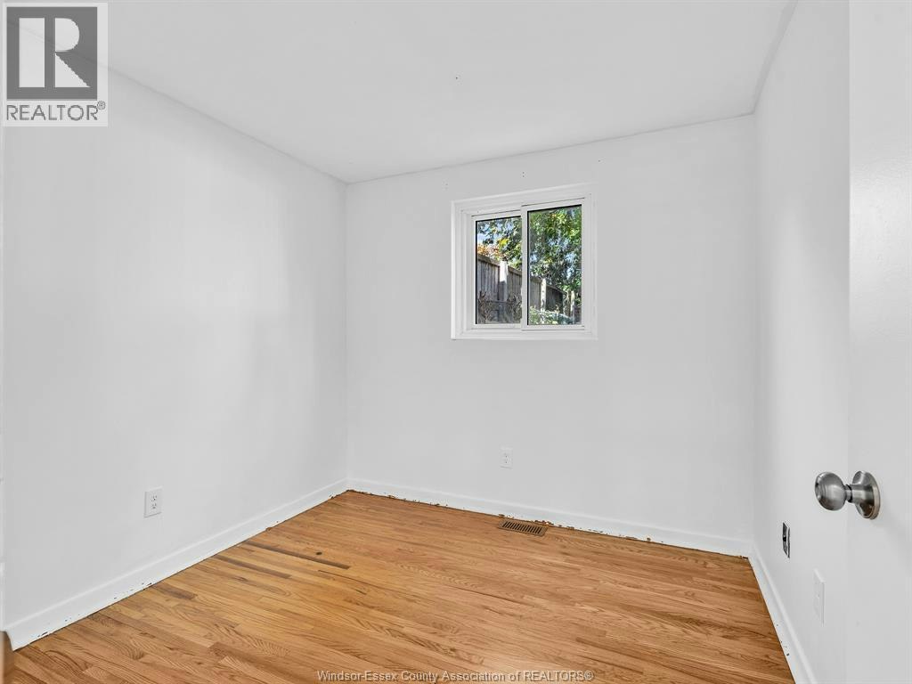 9832 Lynngrove Crescent, Windsor, ON, N8R 1B9 - 24