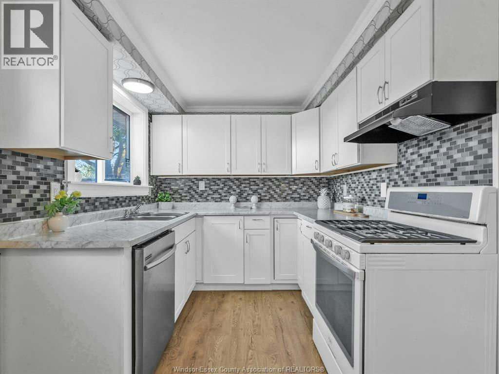 9832 Lynngrove Crescent, Windsor, ON, N8R 1B9 - 10